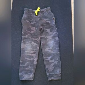 SOLD🍉 75% off 4 or more items🍉Boys camo sweat pants 7/8